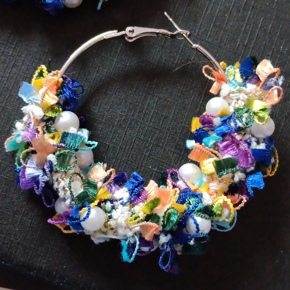 💜HP! Boho Fabric Scrap & Faux Pearl Hoop Earrings New! - Picture 4 of 8